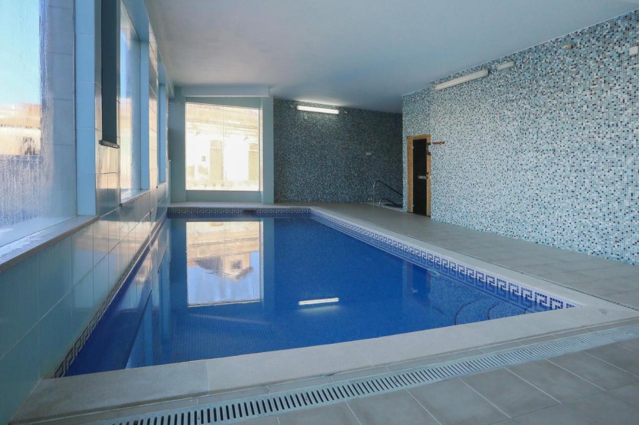 3 Bedroom Apartment With Indoor Pool Central Lagos Exterior photo